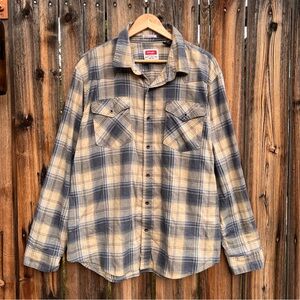 Wrangler Tan and Blue Plaid Flex Fit Long Sleeve Button Down Shirt, Men’s 2XL